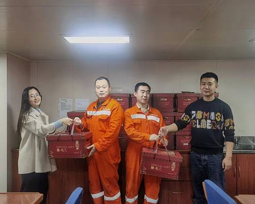 情深意濃，共賀新春|廈門(mén)華洋開(kāi)展春節(jié)前訪(fǎng)船慰問(wèn)活動(dòng)